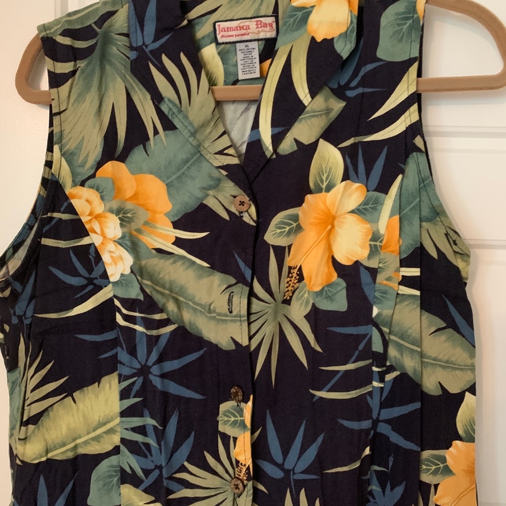 Hawaiian print summer Preowned sleeveless tropical print shirt